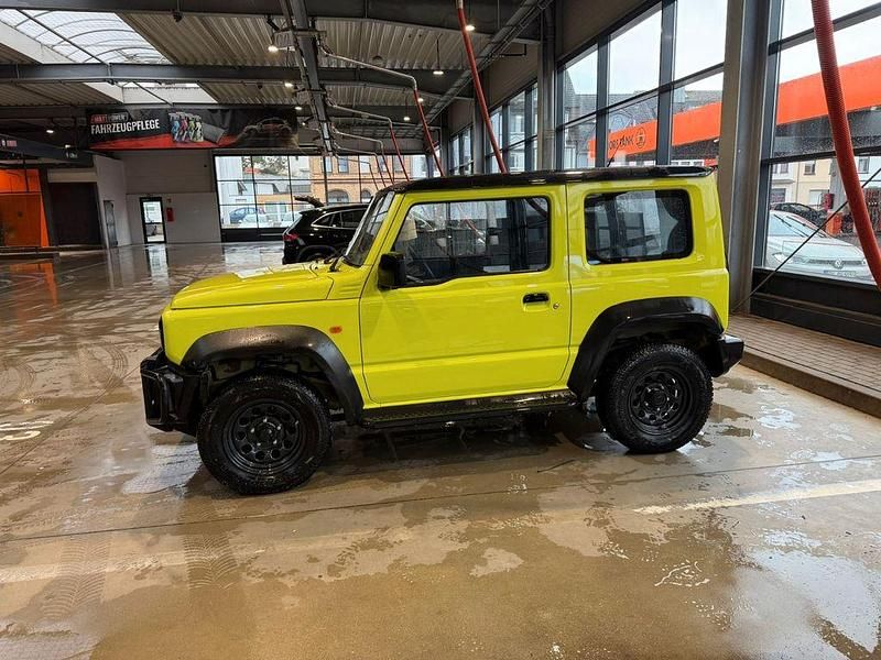 Gebraucht Suzuki Jimny 102 PS (75 kW) 2022 Gelb SUV