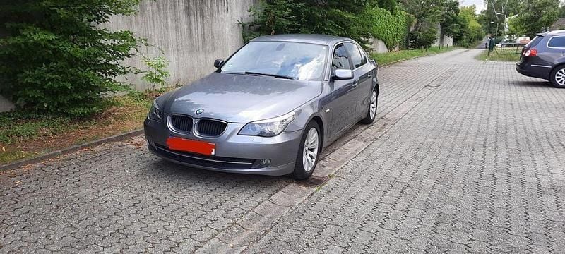 Grau Gebraucht 2008 BMW 520 Limousine | 5.450 € (Fairer Preis) - Bild 1/4