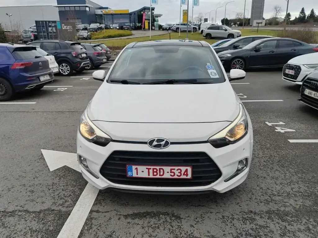 Gebraucht Hyundai i20 90 PS (66 kW) 2017 Limousine