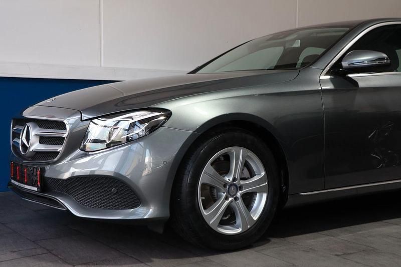 Gebraucht Mercedes E220 Avantgarde 194 PS (142 kW) 2016 Selenitgrau Limousine