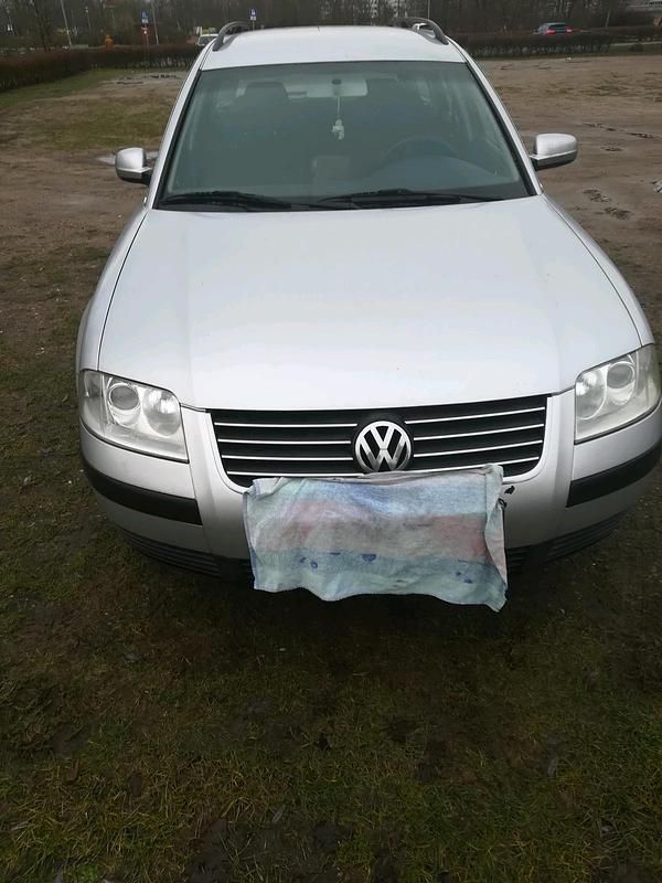 Silber Gebraucht 2001 VW Passat Kombi | 450 € (Superpreis) - Bild 1/4