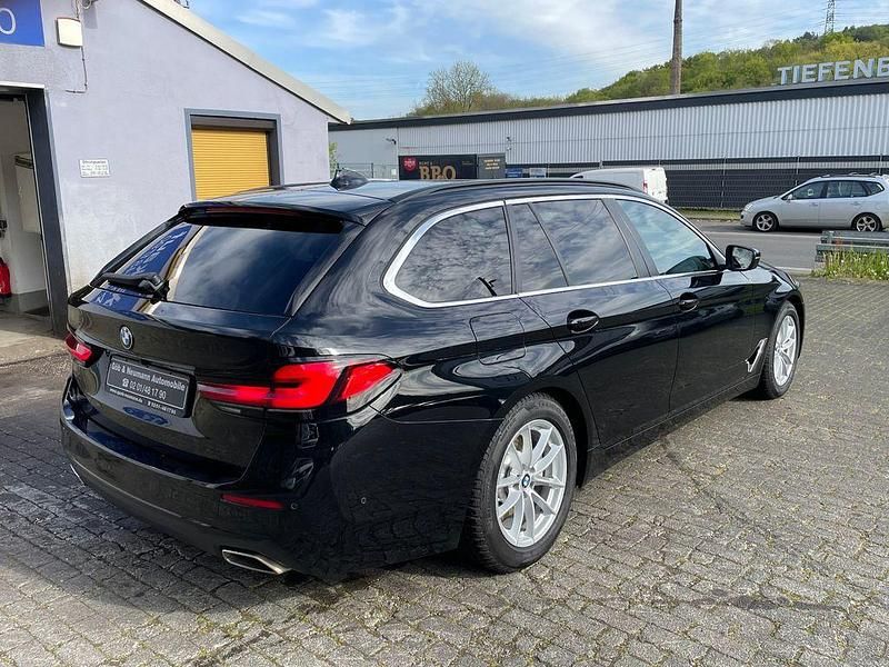 Używany BMW 520 190 KM (139 kW) 2023 Czarny Kombi