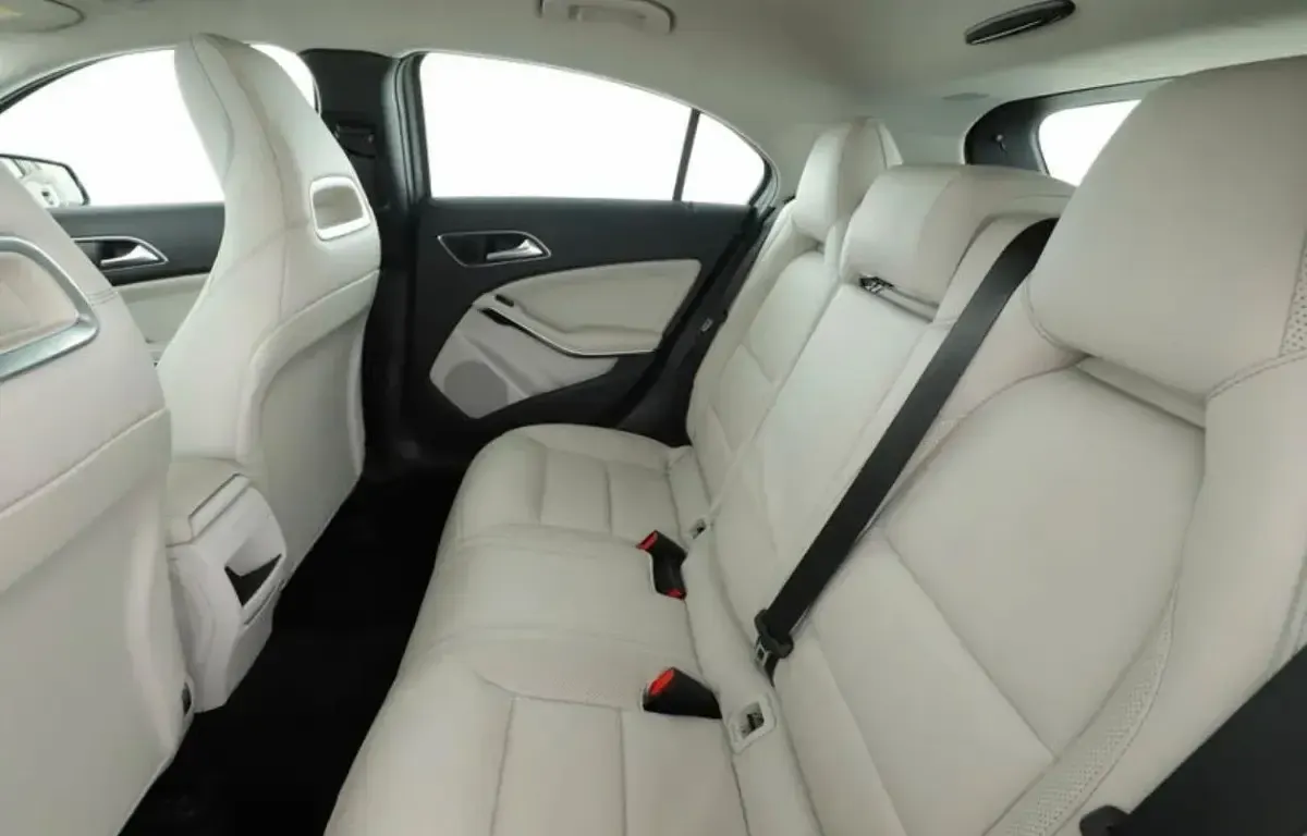 Gebraucht Mercedes A180 122 PS (89 kW) 2014 Grau Kleinwagen