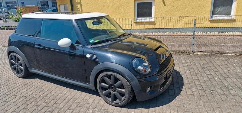 Schwarz Gebraucht 2010 Mini John Cooper Works Kleinwagen | 4.999 € (Etwas zu teuer) - Bild 1/4