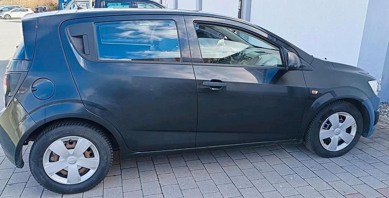 Gebraucht Chevrolet Aveo 69 PS (50 kW) 2013 Schwarz Kleinwagen