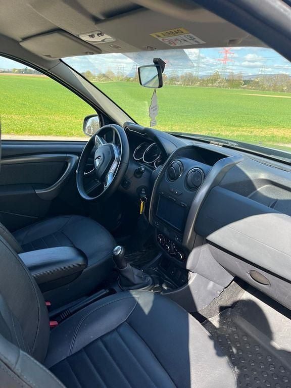 Gebraucht Dacia Duster Lauréate 114 PS (83 kW) 2017 Grau SUV