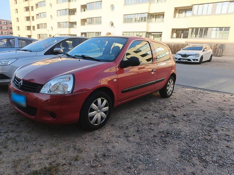 Second-hand Renault Clio II 65 CP (47 kW) 2009 Roșu Berlinǎ