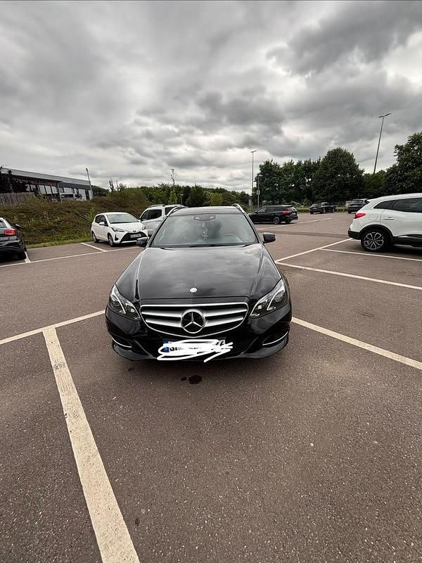 Schwarz Gebraucht 2014 Mercedes 250 Kombi | 9.900 € - Bild 1/4