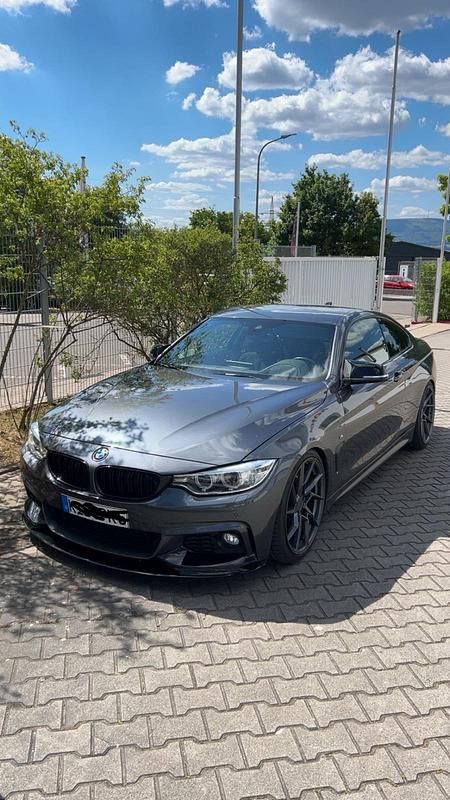 Grau Gebraucht 2016 BMW 440 M Sport Coupé | 42.000 € - Bild 1/4