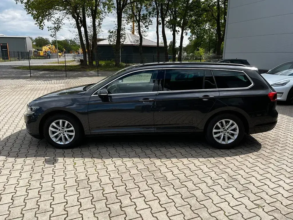 Gebraucht VW Passat Business 150 PS (110 kW) 2023 Grau Kombi