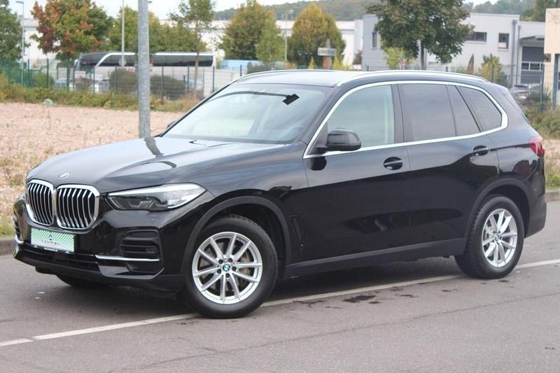 Schwarz ii/bonnet fluid black Gebraucht 2021 BMW X5 Sport Line SUV | 40.990 € (Superpreis) - Bild 1/4