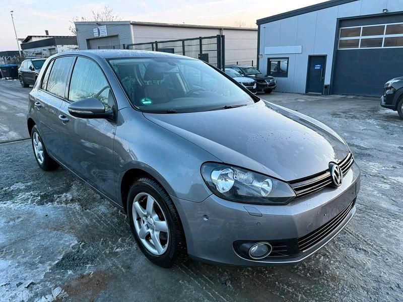 Gebraucht VW Golf VI Team 105 PS (77 kW) 2010 Grau Kleinwagen