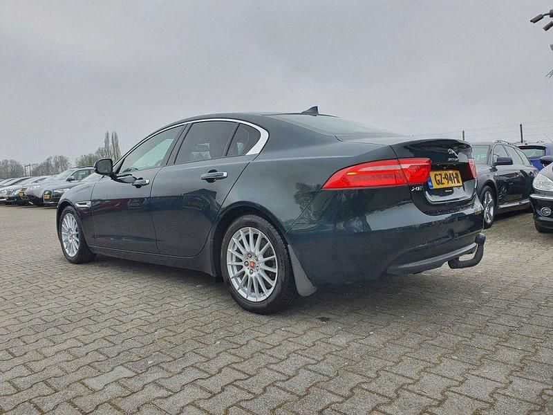 Gebraucht Jaguar XE Prestige 165 PS (121 kW) 2015 Grün Limousine