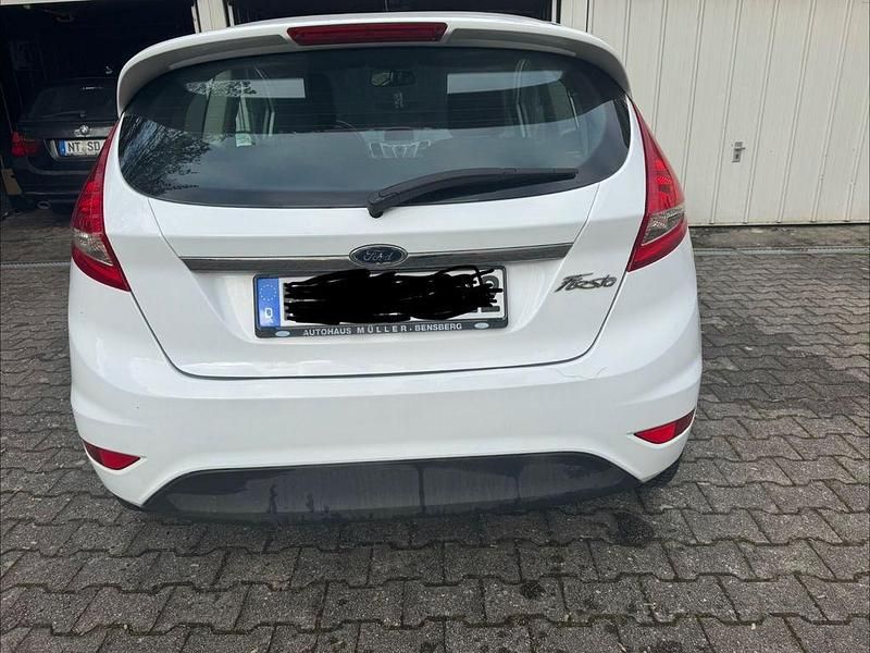 Gebraucht Ford Fiesta 82 PS (60 kW) 2009 Weiß Coupé