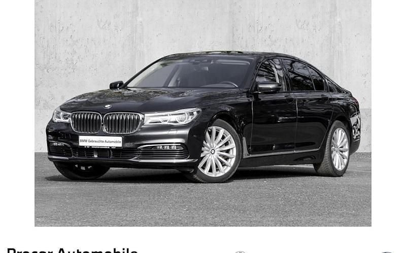 Grau Gebraucht 2019 BMW 740 Shadowline Limousine | 41.660 € (Superpreis) - Bild 1/4