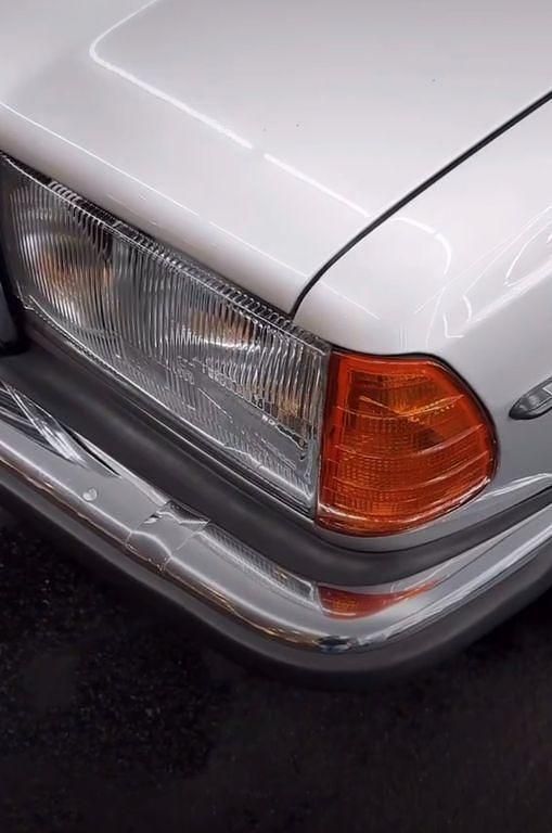 Silber Gebraucht 1982 Mercedes 230 Coupé | 19.900 € - Bild 1/4