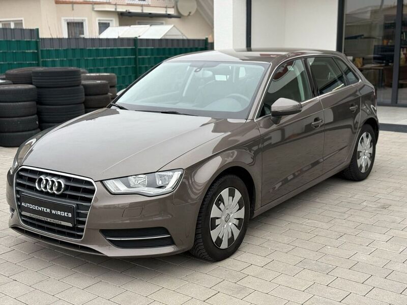 Grau Gebraucht 2013 Audi A3 Sportback Ambiente Limousine | 9.990 € (Guter Preis) - Bild 1/4