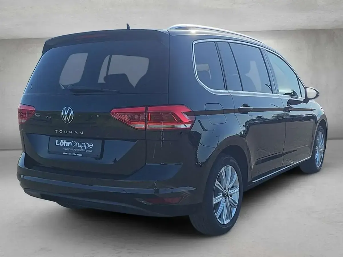 Neu VW Touran Highline 150 PS (110 kW) 2026 Grenadillschwarz metallic Van / Kleinbus