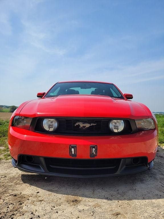 Rot Gebraucht 2012 Ford Mustang GT Coupé | 20.999 € (Guter Preis) - Bild 1/4