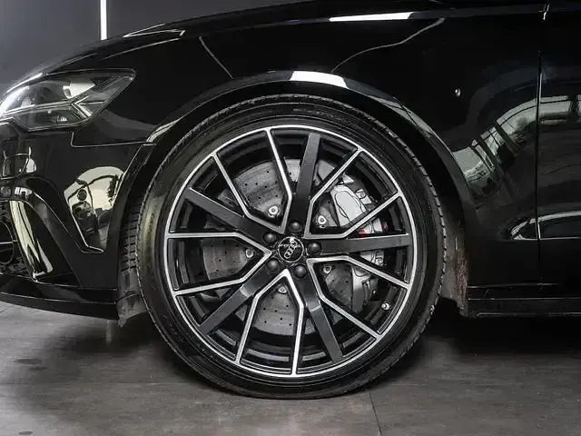 Używany Audi RS6 Performance 605 KM (444 kW) 2018 Czarny Kombi