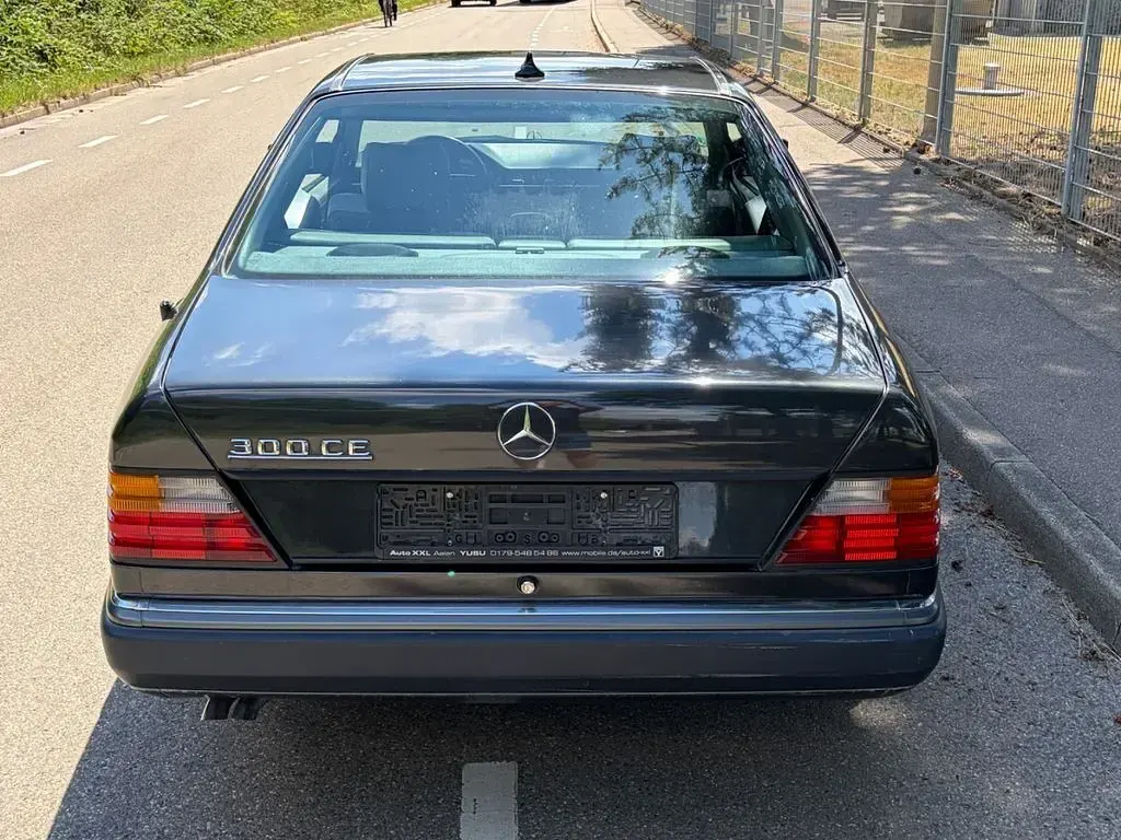 Gebraucht Mercedes 300 180 PS (132 kW) 1989 Schwarz Coupé