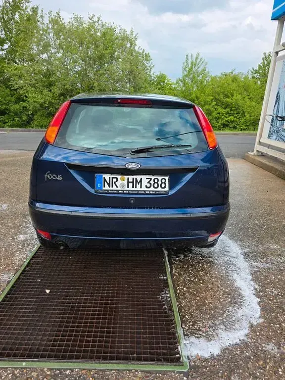 Gebraucht Ford Focus Trend 116 PS (85 kW) 2002 Blau Limousine
