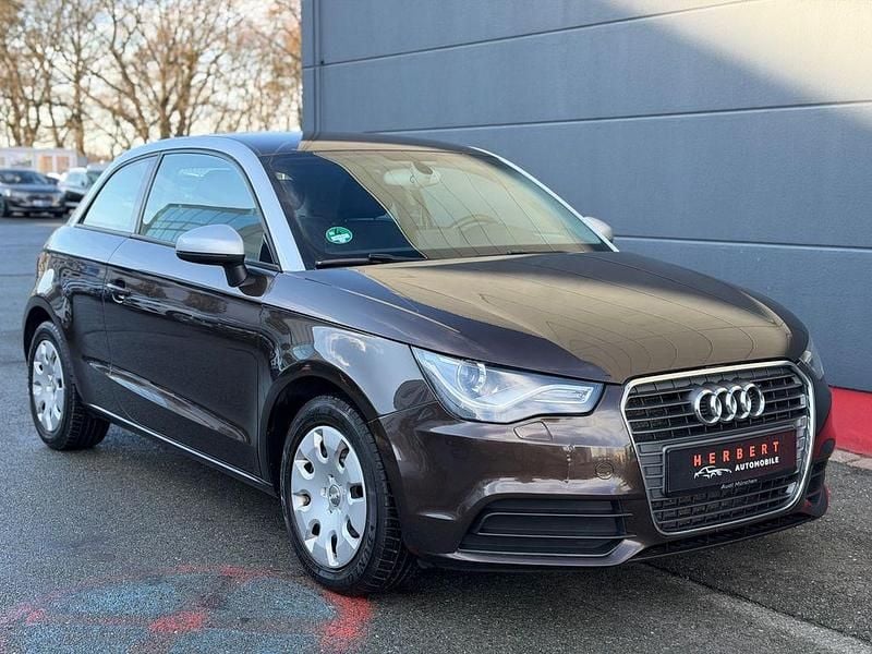 Używany Audi A1 Attraction 90 KM (66 kW) 2013 Brązowy Hatchback