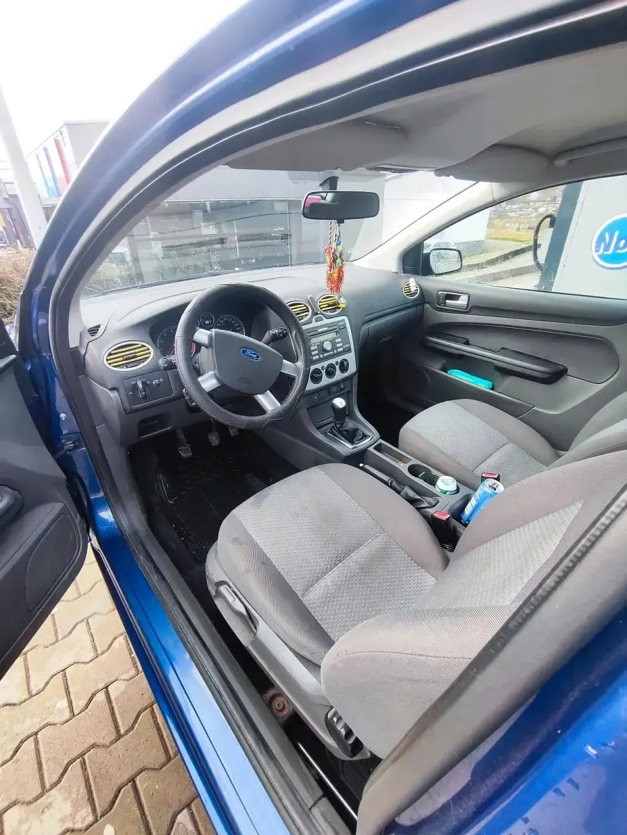 Używany Ford Focus 84 KM (61 kW) 2008 Niebieski Hatchback