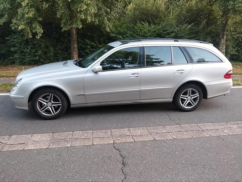 Gebraucht Mercedes E220 150 PS (110 kW) 2003 Silber Kombi