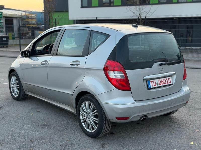 Gebraucht Mercedes A160 95 PS (69 kW) 2011 Grau Limousine