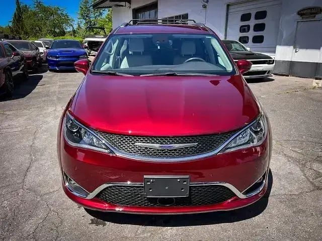 Gebraucht Chrysler Pacifica Touring 292 PS (214 kW) 2020 Velvet red pearlcoat (velvet re SUV