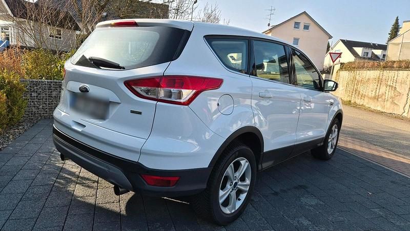 Gebraucht Ford Kuga 150 PS (110 kW) 2016 Weiß SUV