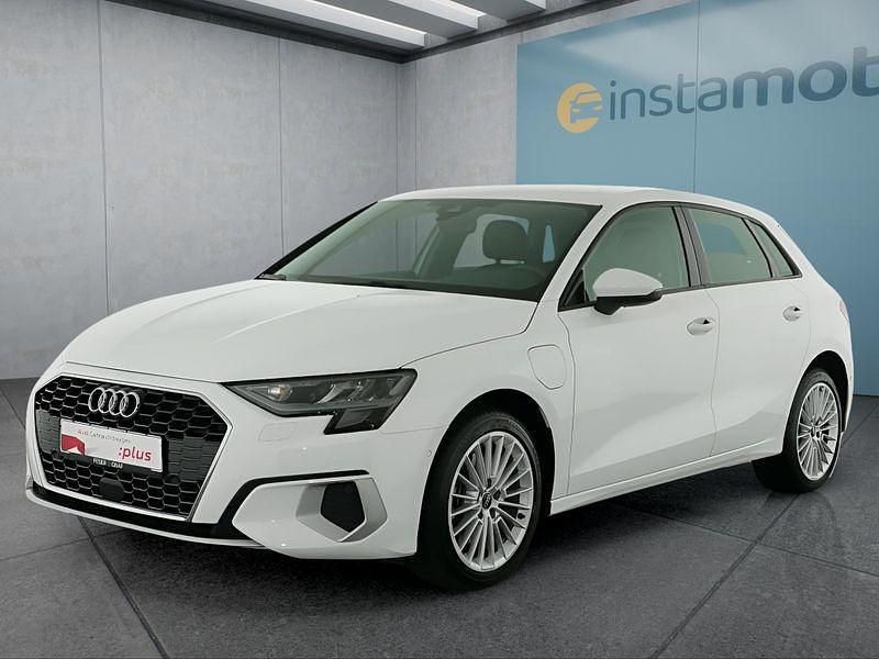 Weiß Gebraucht 2022 Audi A3 e-tron Kleinwagen | 24.599 € (Guter Preis) - Bild 1/4