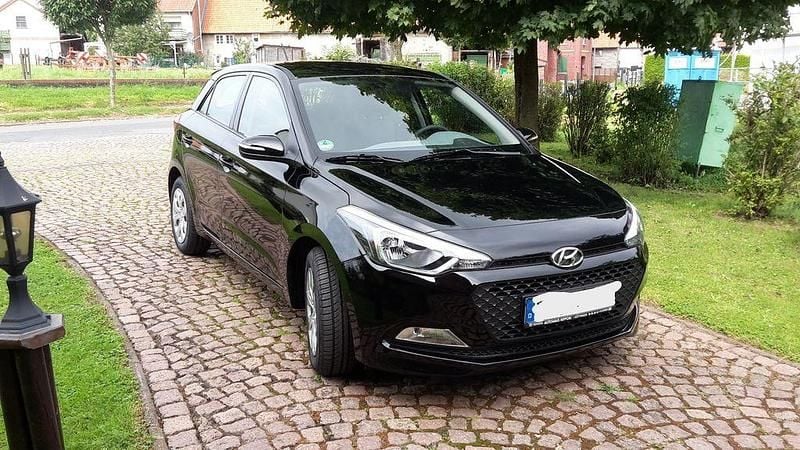 Gebraucht Hyundai i20 75 PS (55 kW) 2017 Schwarz Kleinwagen