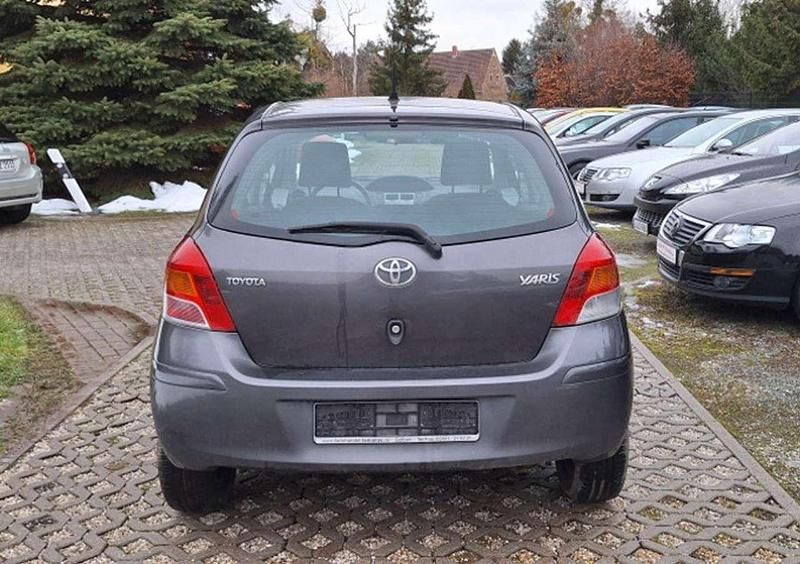 Gebraucht Toyota Yaris 69 PS (50 kW) 2009 Grau Limousine