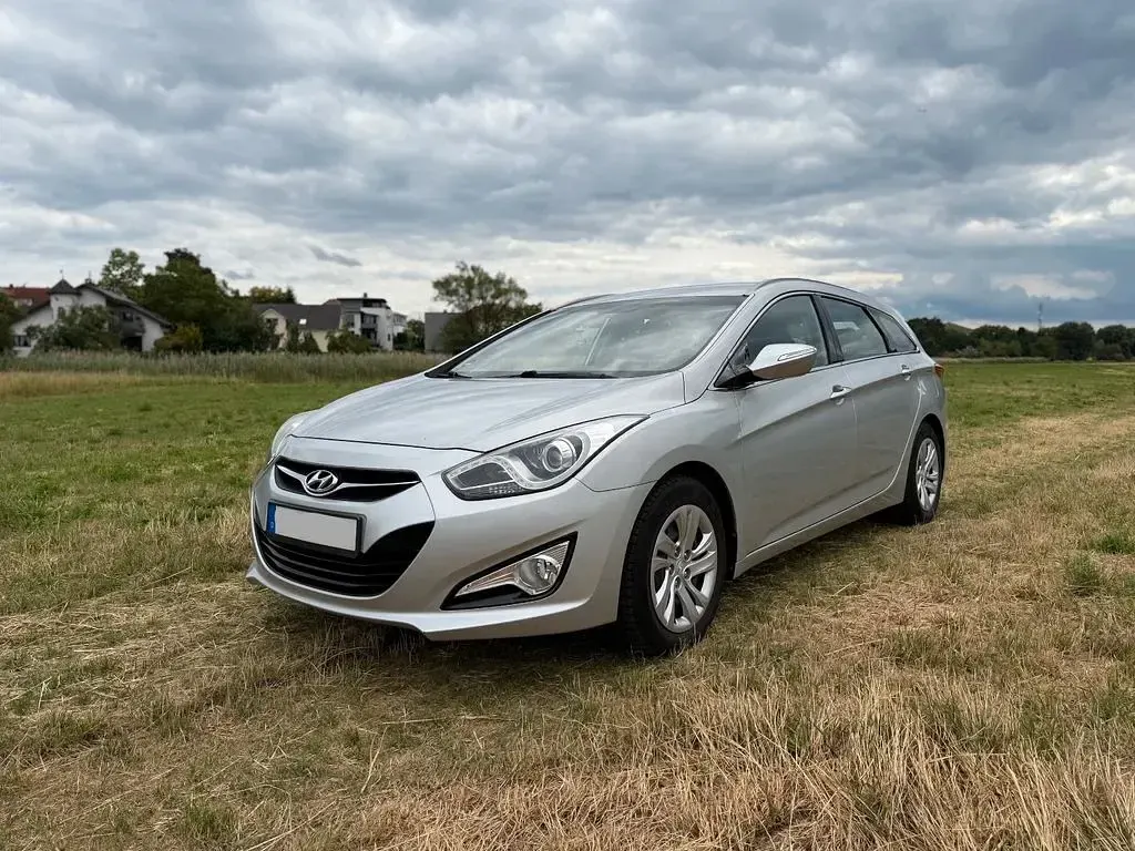 Gebraucht Hyundai i40 Edition 135 PS (99 kW) 2013 Silber Kombi