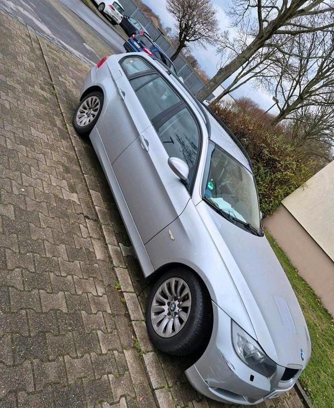 Silber Gebraucht 2006 BMW 320 Kombi | 3.000 € (Guter Preis) - Bild 1/4