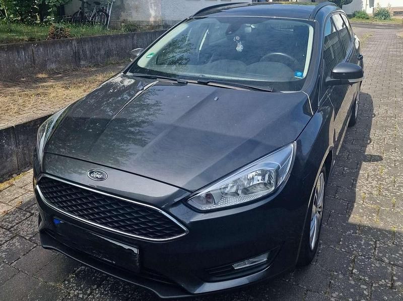Grau Gebraucht 2015 Ford Focus Kombi | 6.190 € (Guter Preis) - Bild 1/4