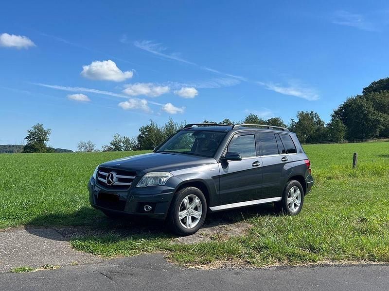 Grau Gebraucht 2009 Mercedes GLK220 SUV | 8.000 € (Fairer Preis) - Bild 1/4