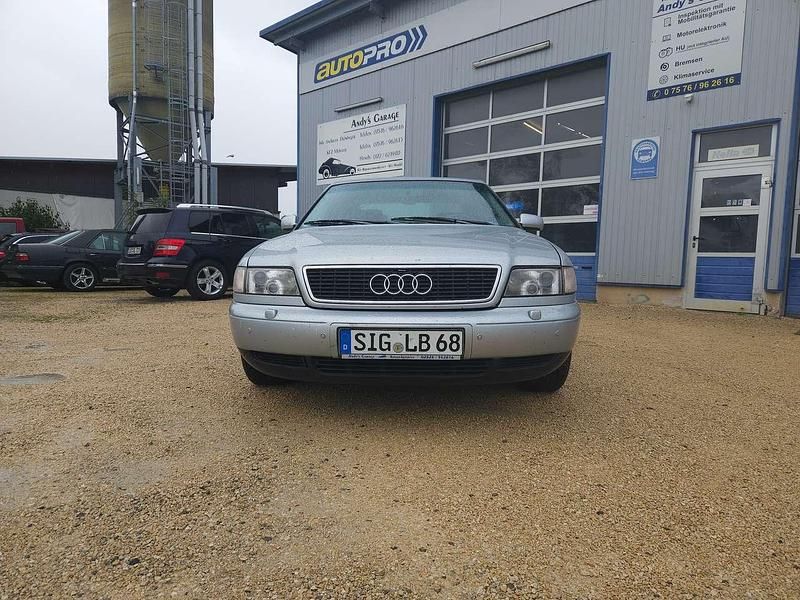 Gebraucht Audi A8 193 PS (141 kW) 1997 Silber Limousine