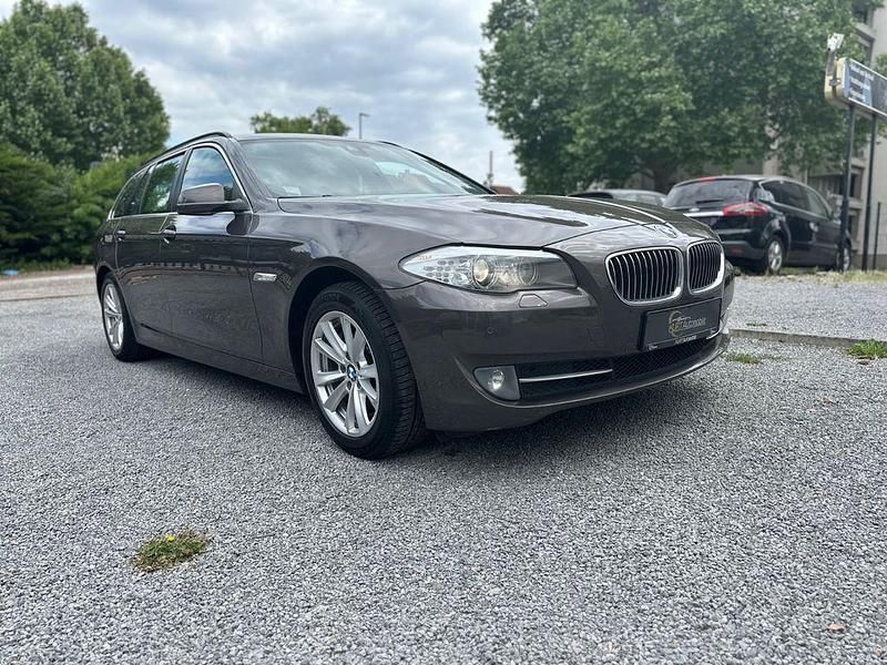 Braun Gebraucht 2013 BMW 530 Sport Line Kombi | 7.390 € (Superpreis) - Bild 1/4
