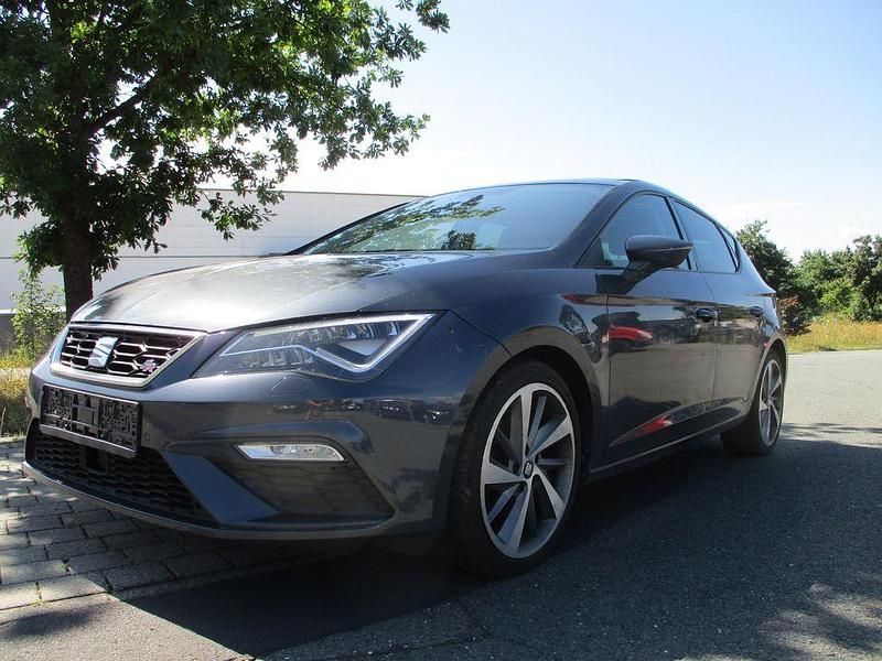 Grau Gebraucht 2020 Seat Leon FR Limousine | 19.900 € (Guter Preis) - Bild 1/4
