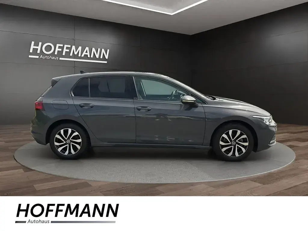 Gebraucht VW Golf VIII Active 150 PS (110 kW) 2022 Grau Limousine