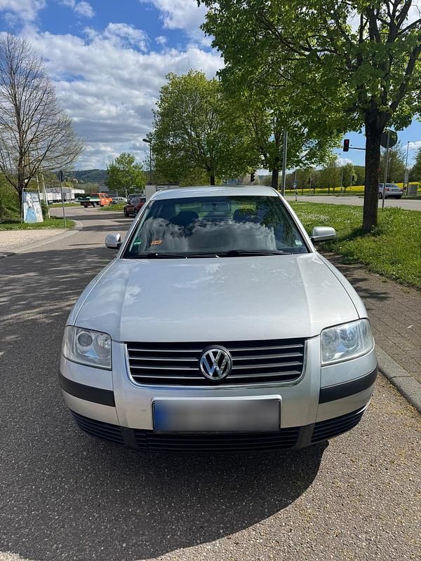 Usata VW Passat 102 CV (75 kW) 2000 Grigio Berlina