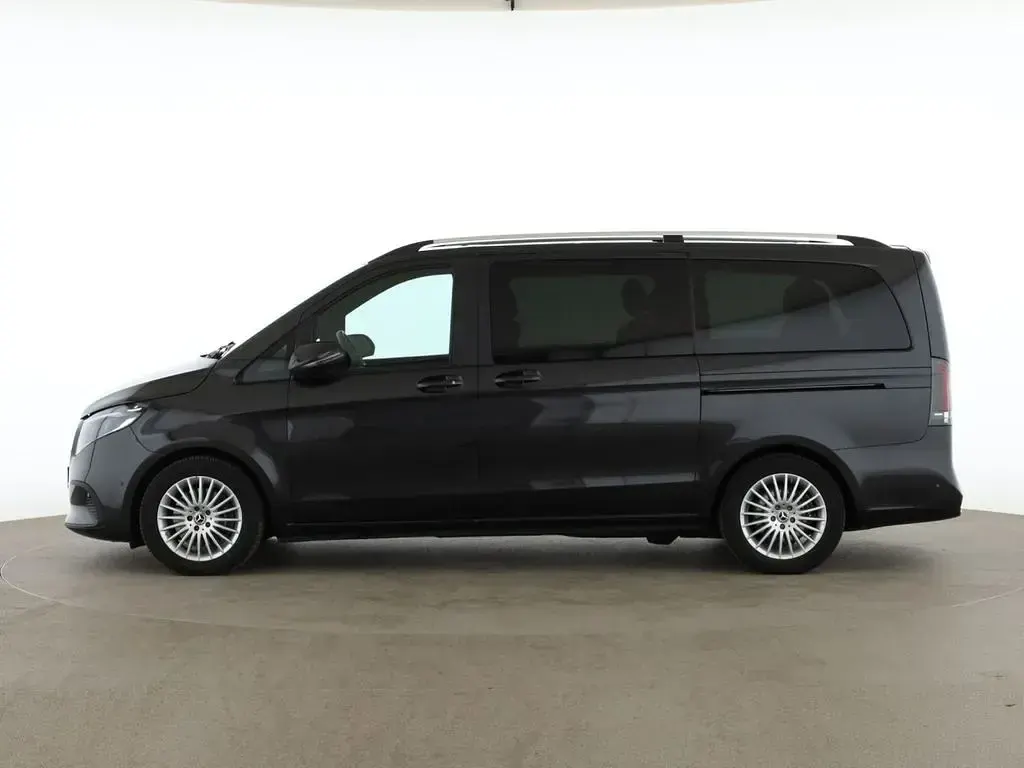 Gebraucht Mercedes V220 Style 163 PS (119 kW) 2025 Grau Van / Kleinbus