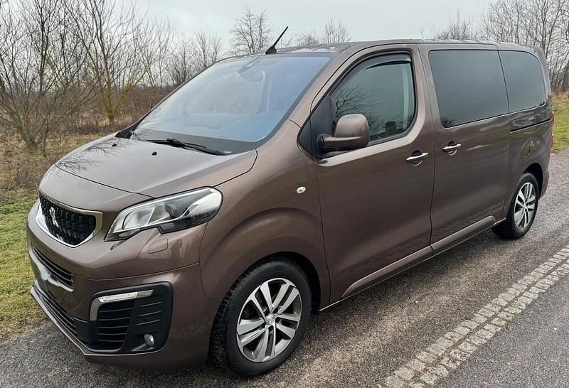 Gebraucht Peugeot Traveller Allure 180 PS (132 kW) 2016 Braun Van / Kleinbus