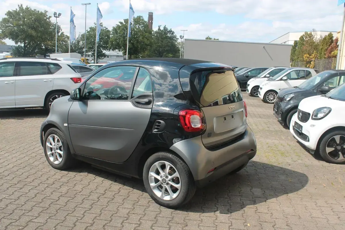 Gebraucht Smart ForTwo Coupé 60 kW (82 PS) 2023 Grau Kleinwagen