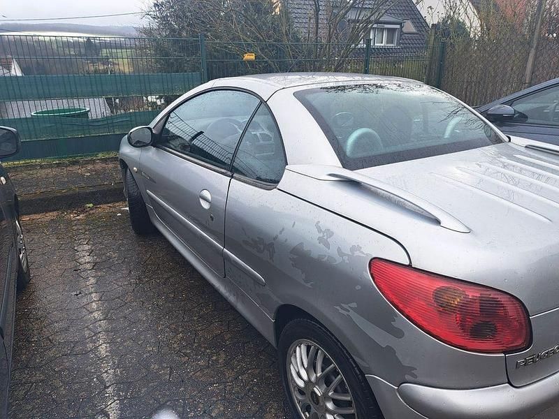 Gebraucht Peugeot 206 CC Quiksilver 109 PS (80 kW) 2005 Silber Cabrio