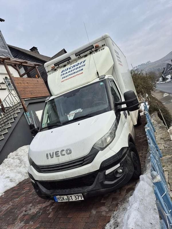 Weiß Gebraucht 2016 Iveco Daily Limousine | 9.500 € - Bild 1/4