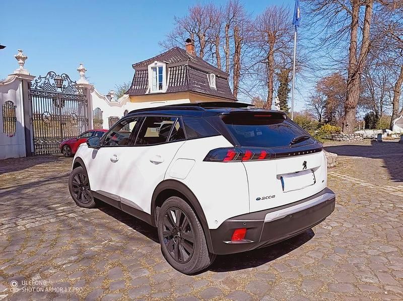 Weiß Gebraucht 2021 Peugeot e-2008 GT SUV | 17.400 € (Fairer Preis) - Bild 1/4